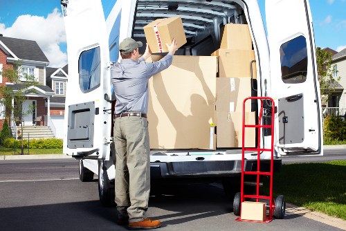 Organized moving process with labeled boxes